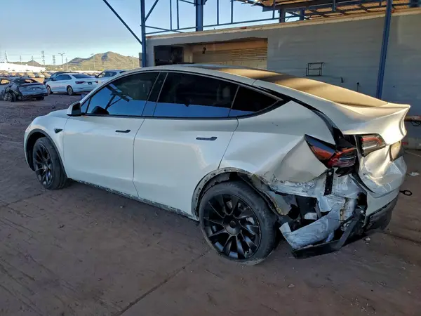 7SAYGDEE7NF427939 2022 TESLA MODEL Y - Image 2
