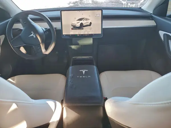 7SAYGDEE7NF427939 2022 TESLA MODEL Y - Image 8