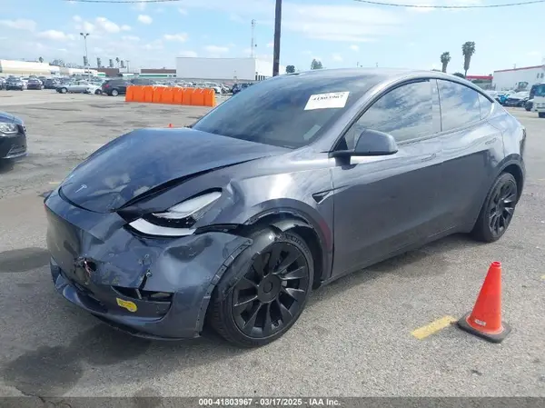 7SAYGDEE7NF431098 2022 TESLA MODEL Y - Image 2