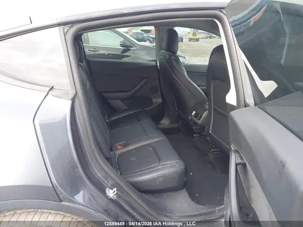 7SAYGDEE7NF432381 2022 TESLA MODEL Y - Image 8