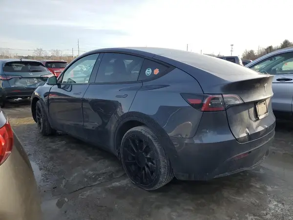 7SAYGDEE7NF434003 2022 TESLA MODEL Y - Image 2
