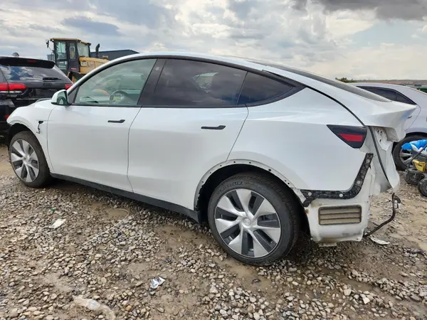 7SAYGDEE7NF435698 2022 TESLA MODEL Y - Image 2