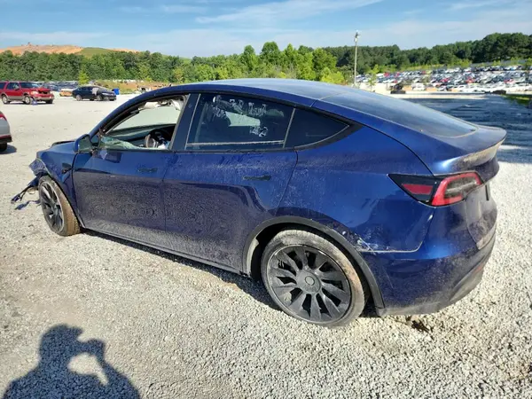7SAYGDEE7NF442747 2022 TESLA MODEL Y - Image 2