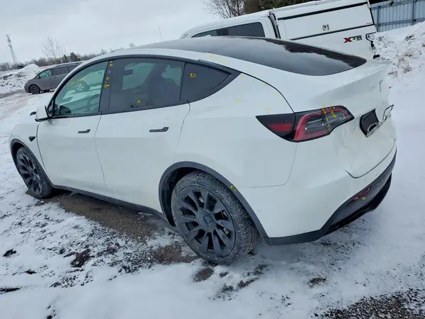 7SAYGDEE7NF445292 2022 TESLA MODEL Y - Image 2