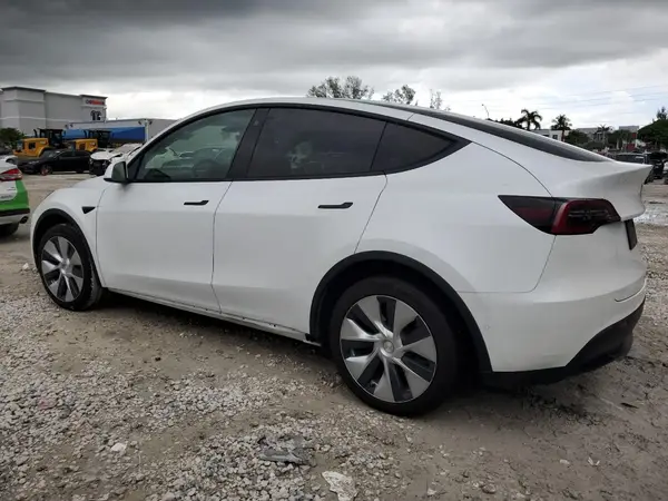 7SAYGDEE7NF445745 2022 TESLA MODEL Y - Image 2