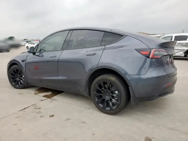 7SAYGDEE7NF448824 2022 TESLA MODEL Y - Image 2