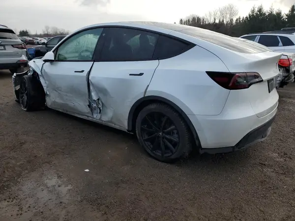 7SAYGDEE7NF450895 2022 TESLA MODEL Y - Image 2