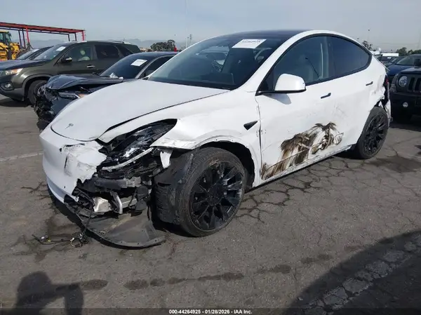 7SAYGDEE7NF458253 2022 TESLA MODEL Y - Image 2