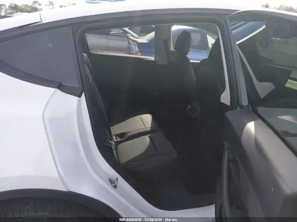 7SAYGDEE7NF458253 2022 TESLA MODEL Y - Image 8