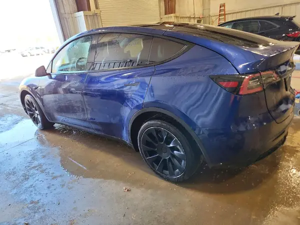 7SAYGDEE7NF480852 2022 TESLA MODEL Y - Image 2