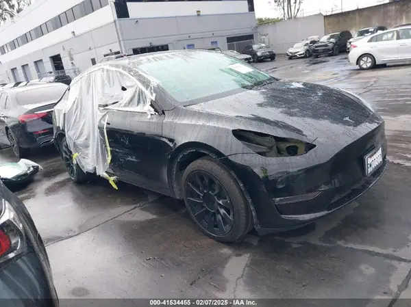 7SAYGDEE7NF481144 2022 TESLA MODEL Y - Image 1