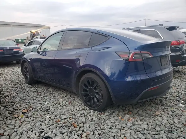 7SAYGDEE7NF481225 2022 TESLA MODEL Y - Image 2