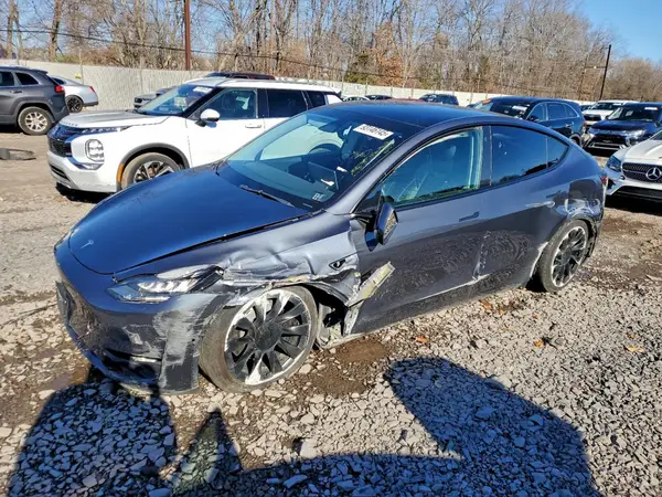 7SAYGDEE7NF481578 2022 TESLA MODEL Y - Image 1