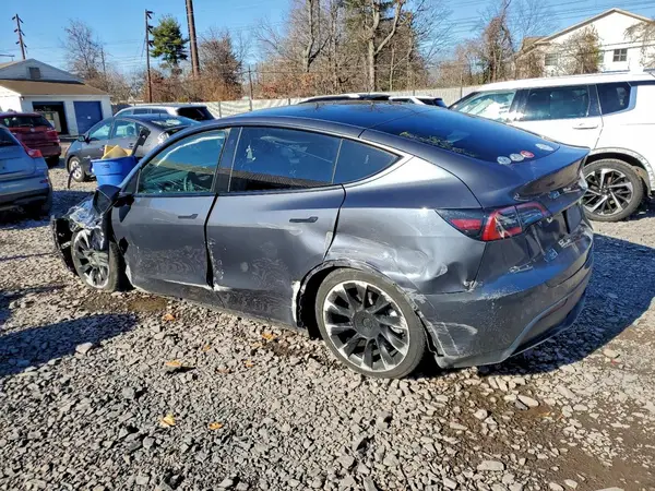 7SAYGDEE7NF481578 2022 TESLA MODEL Y - Image 2