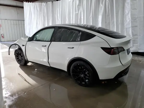 7SAYGDEE7NF481869 2022 TESLA MODEL Y - Image 2