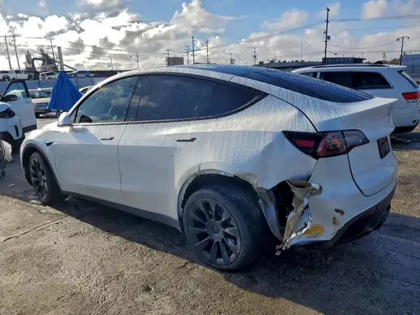 7SAYGDEE7NF512246 2022 TESLA MODEL Y - Image 2