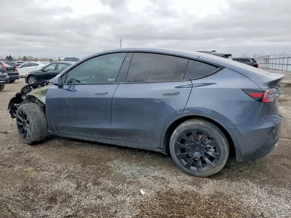 7SAYGDEE7NF516992 2022 TESLA MODEL Y - Image 2
