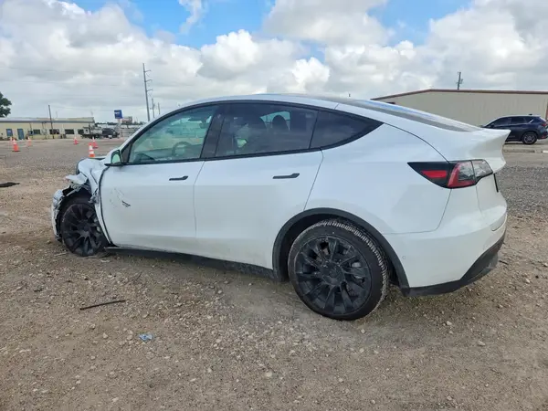 7SAYGDEE7NF517981 2022 TESLA MODEL Y - Image 2