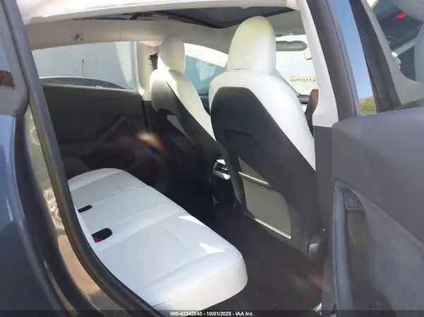 7SAYGDEE7NF535722 2022 TESLA MODEL Y - Image 8