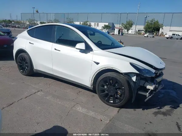7SAYGDEE7NF555730 2022 TESLA MODEL Y - Image 1