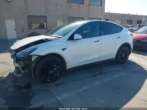 7SAYGDEE7NF555730 2022 TESLA MODEL Y - Image 2