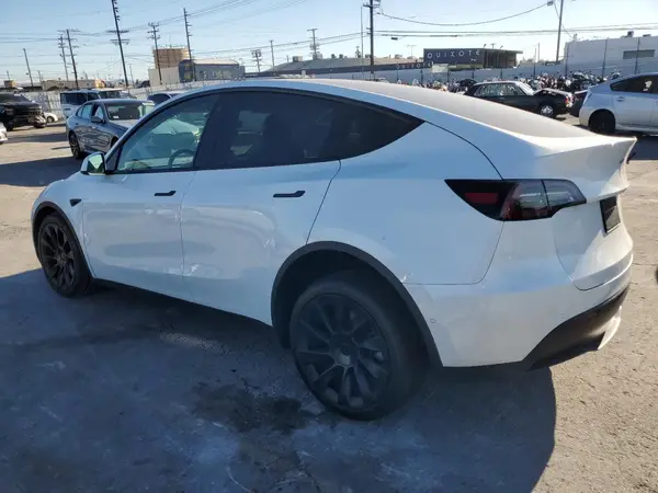 7SAYGDEE7NF557963 2022 TESLA MODEL Y - Image 2