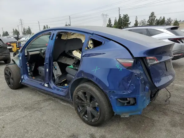 7SAYGDEE7NF558398 2022 TESLA MODEL Y - Image 2