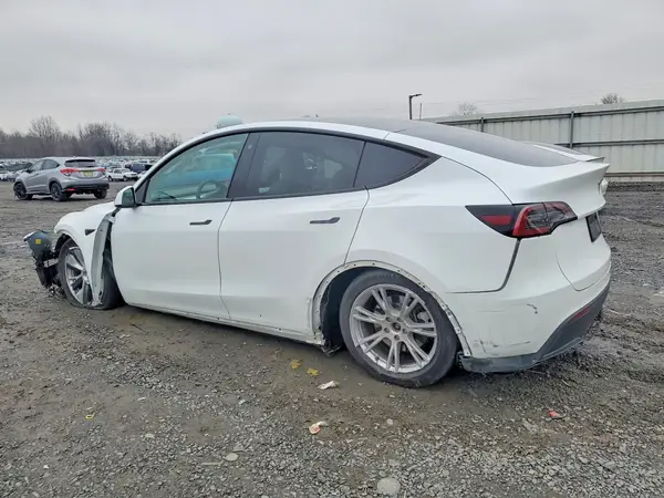 7SAYGDEE7NF562287 2022 TESLA MODEL Y - Image 2