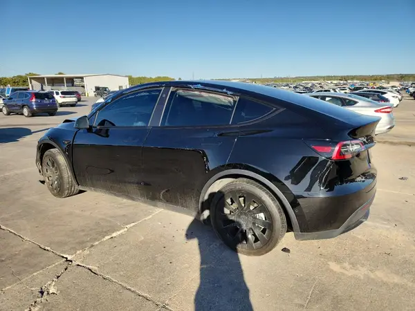 7SAYGDEE7PA024141 2023 TESLA MODEL Y - Image 2