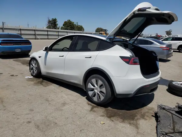 7SAYGDEE7PA027850 2023 TESLA MODEL Y - Image 2