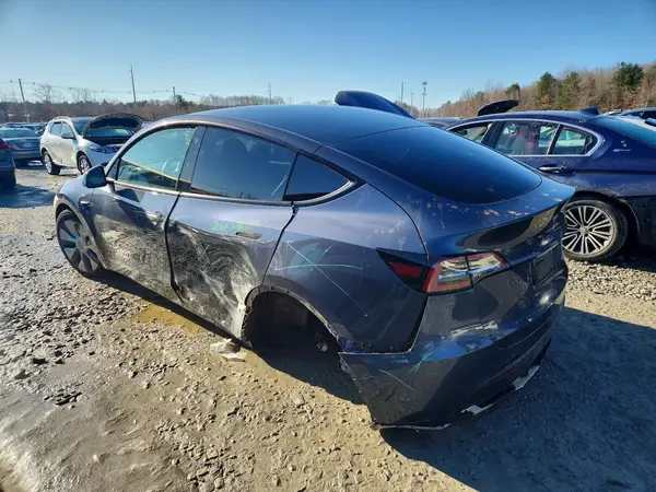 7SAYGDEE7PA030487 2023 TESLA MODEL Y - Image 2