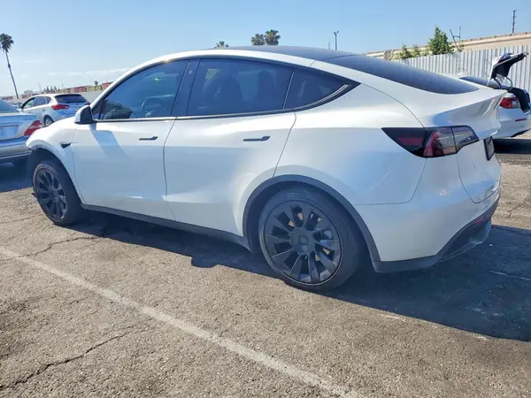 7SAYGDEE7PA030635 2023 TESLA MODEL Y - Image 2