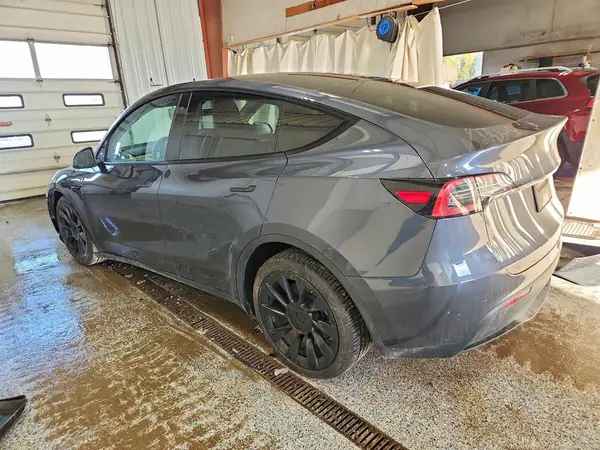 7SAYGDEE7PA034703 2023 TESLA MODEL Y - Image 2