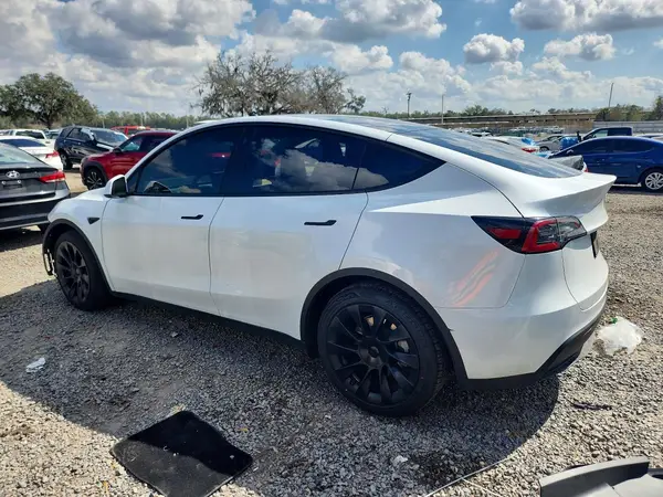 7SAYGDEE7PA041568 2023 TESLA MODEL Y - Image 2