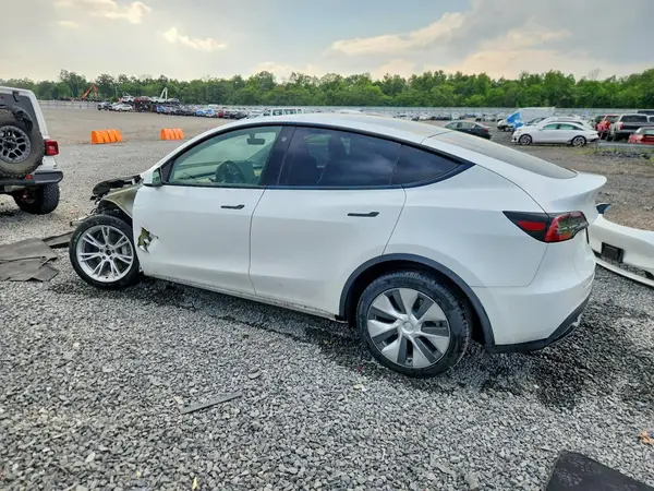 7SAYGDEE7PA058757 2023 TESLA MODEL Y - Image 2