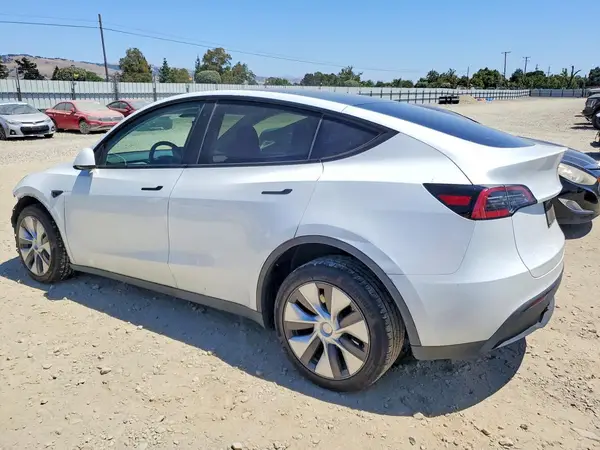 7SAYGDEE7PA064722 2023 TESLA MODEL Y - Image 2