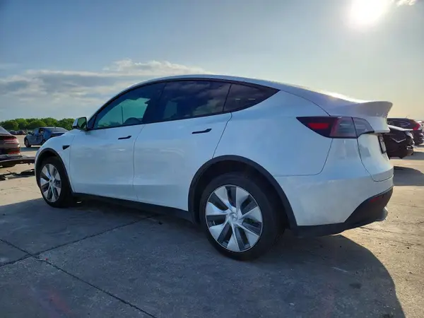 7SAYGDEE7PA079088 2023 TESLA MODEL Y - Image 2