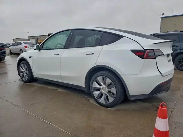 7SAYGDEE7PA079494 2023 TESLA MODEL Y - Image 2
