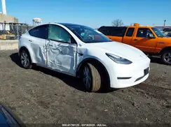 7SAYGDEE7PA082976 2023 TESLA MODEL Y