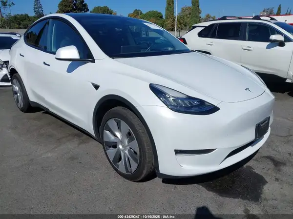 7SAYGDEE7PA084565 2023 TESLA MODEL Y - Image 1