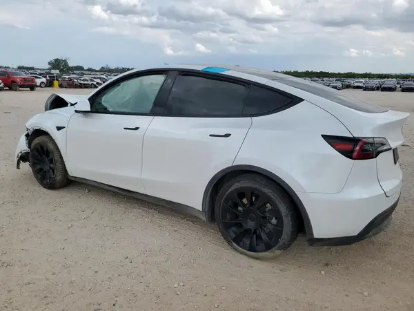 7SAYGDEE7PA094304 2023 TESLA MODEL Y - Image 2