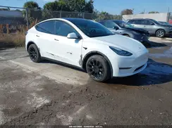 7SAYGDEE7PA105947 2023 TESLA MODEL Y