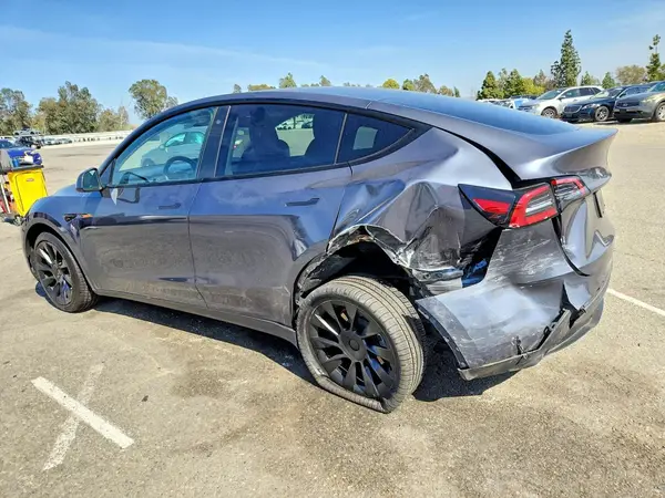 7SAYGDEE7PA106080 2023 TESLA MODEL Y - Image 2