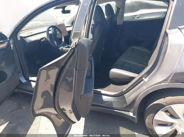 7SAYGDEE7PA106824 2023 TESLA MODEL Y - Image 8