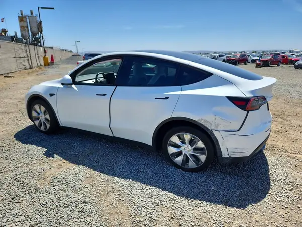 7SAYGDEE7PA109495 2023 TESLA MODEL Y - Image 2