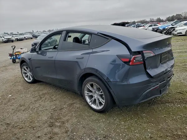 7SAYGDEE7PA109657 2023 TESLA MODEL Y - Image 2