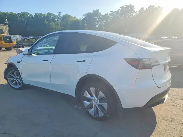 7SAYGDEE7PA114566 2023 TESLA MODEL Y - Image 2