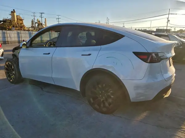7SAYGDEE7PA116317 2023 TESLA MODEL Y - Image 2