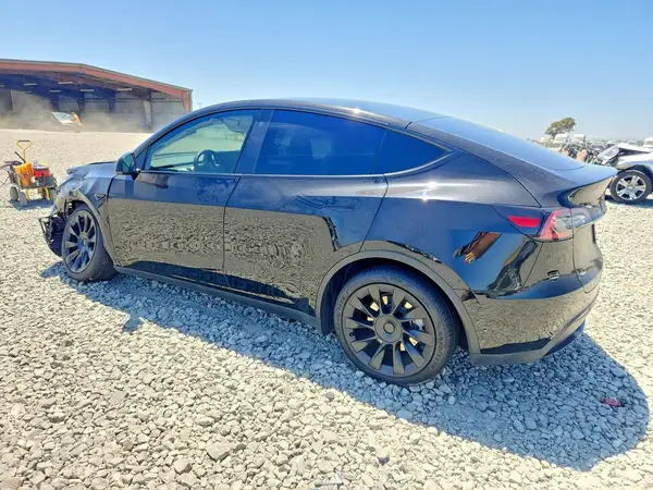7SAYGDEE7PA118777 2023 TESLA MODEL Y - Image 2
