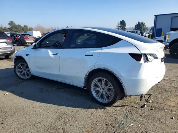 7SAYGDEE7PA122764 2023 TESLA MODEL Y - Image 2